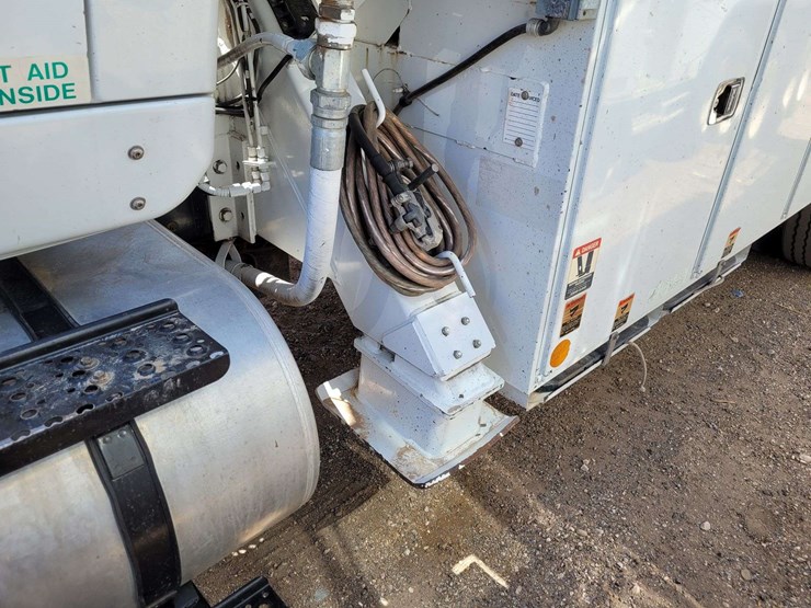 2012-international-7400-image-16