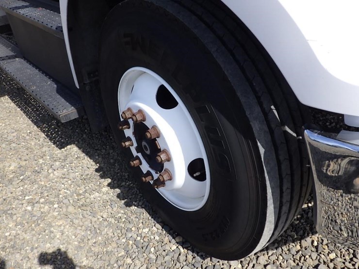 2016-ford-f650-xlt-image-23