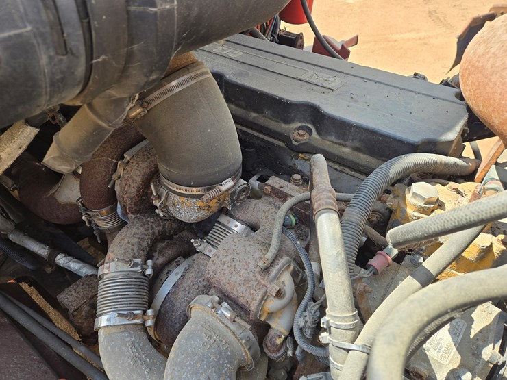 #1515-•-2005-international-9400i6x4-sleeper-cab-truck-tractor-image-37