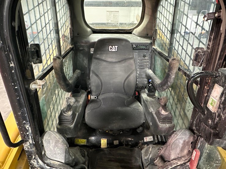 2023-caterpillar-259d3-image-15