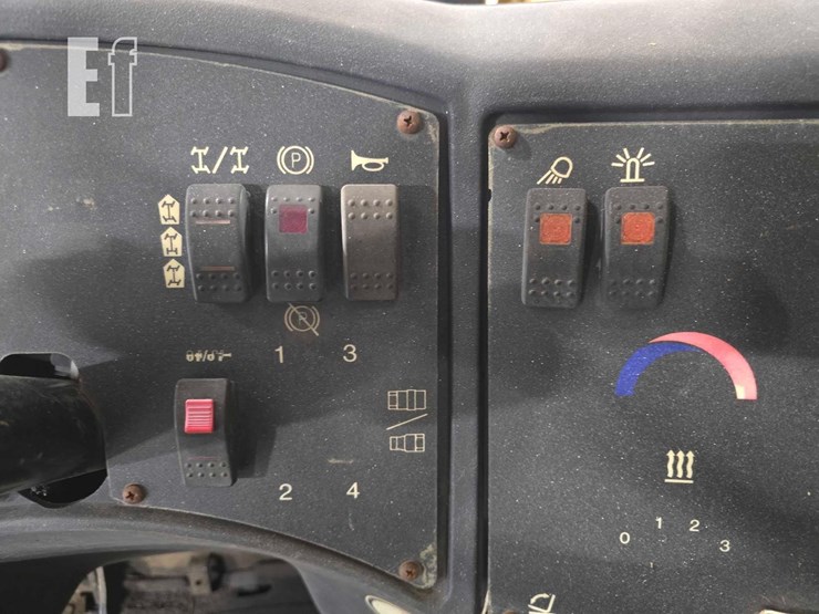 2013-caterpillar-tl943c-image-16