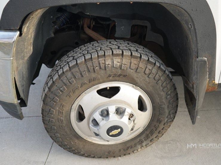 2011-chevrolet-3500hd-image-43