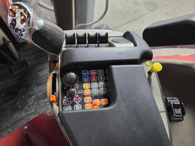 2017-case-ih-magnum-340-image-17