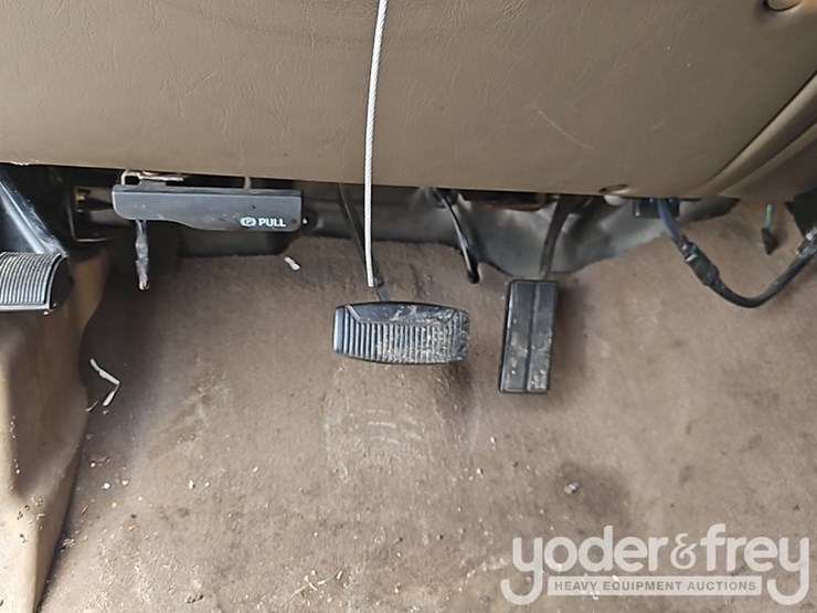 2004-ford-excursion-image-28