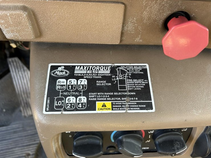 2003-massey-ferguson-8-image-63