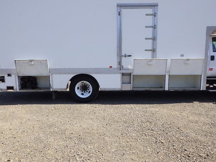 2016-ford-f650-xlt-image-9