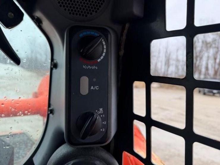 2018-kubota-ssv65-image-21