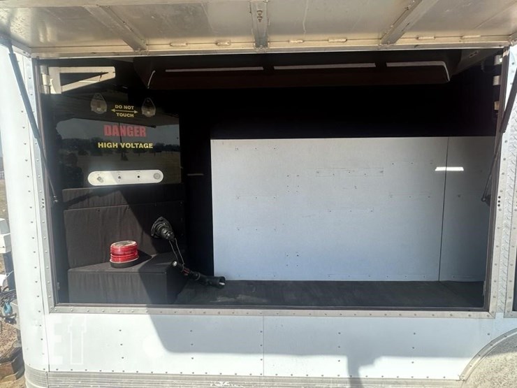 voltage-regulator-power-controls-enclosed-trailer-image-10