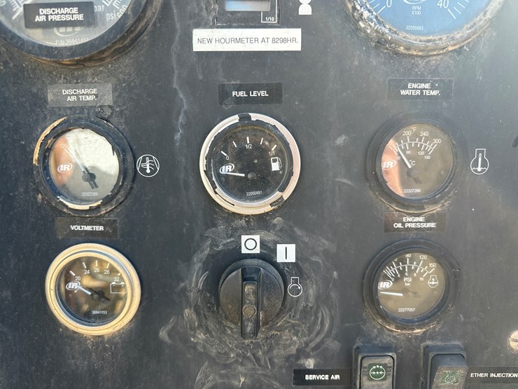 #60115-•-ingersoll-rand-1070-towable-air-compressor-image-62