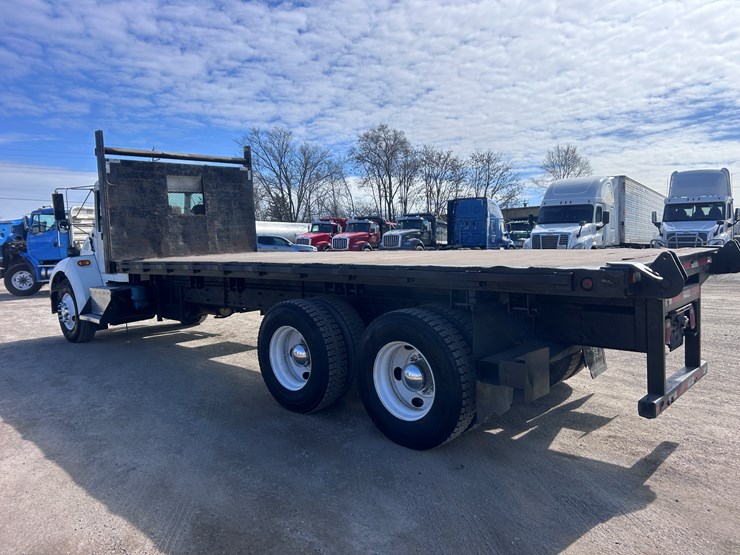 #1679-•-2004-kenworth-flatbed-truck-image-3