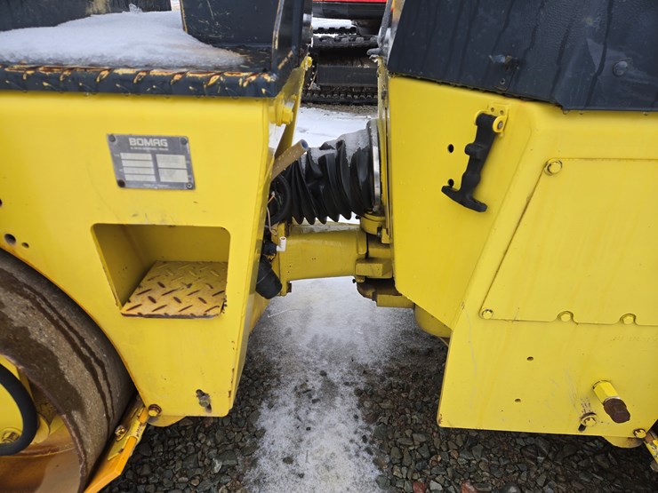 2004-bomag-bw120ad-4-image-21