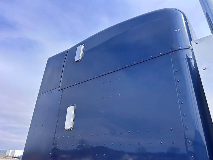 2000-peterbilt-379-image-26
