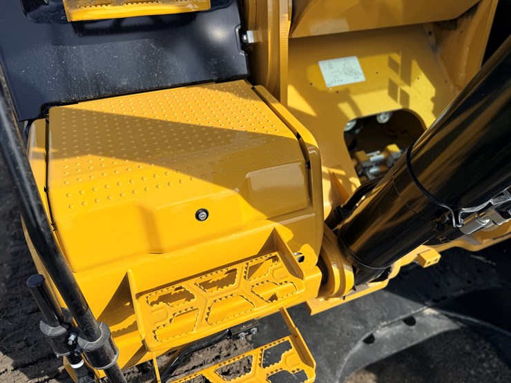 #1968-•-caterpillar-excavator-image-38