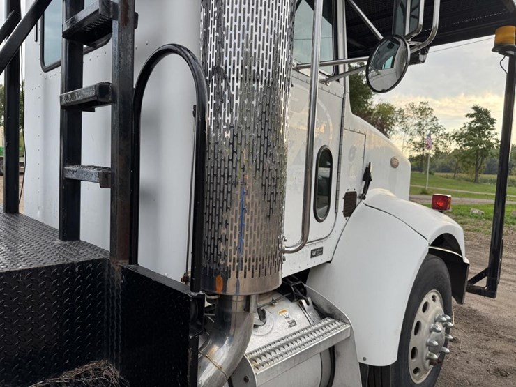 2003-peterbilt-330-image-22