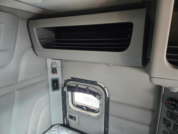 peterbilt-579-image-90