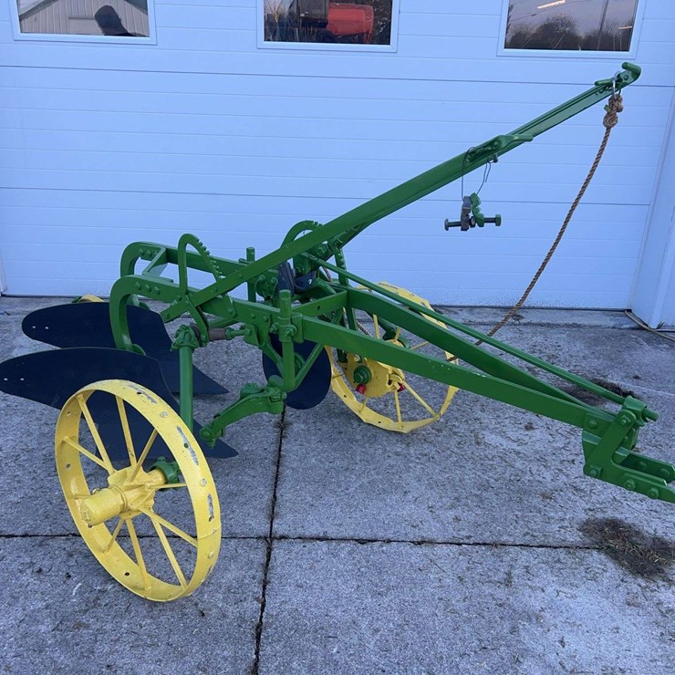 JOHN DEERE 2