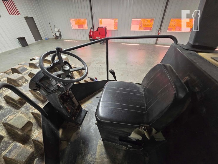 2009-dynapac-ca250pd-image-13