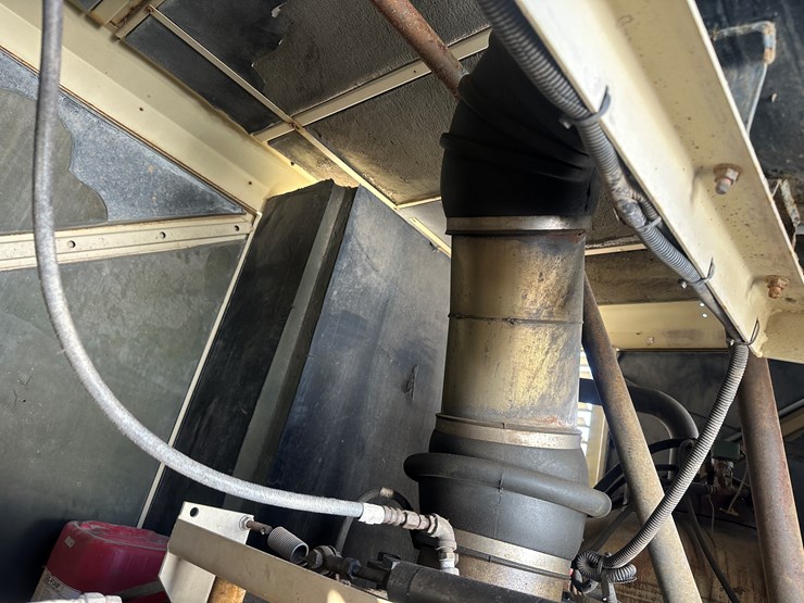 #60115-•-ingersoll-rand-1070-towable-air-compressor-image-25