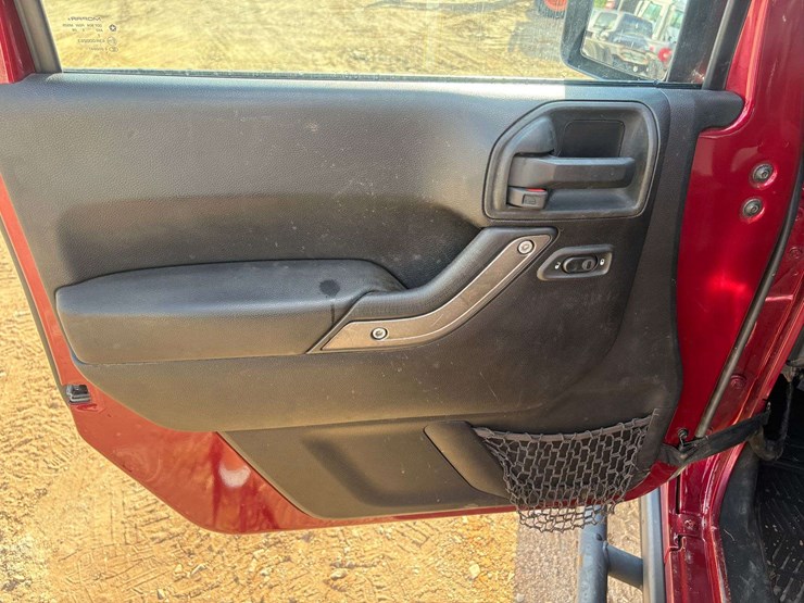 2013-jeep-wrangler-sport-image-10