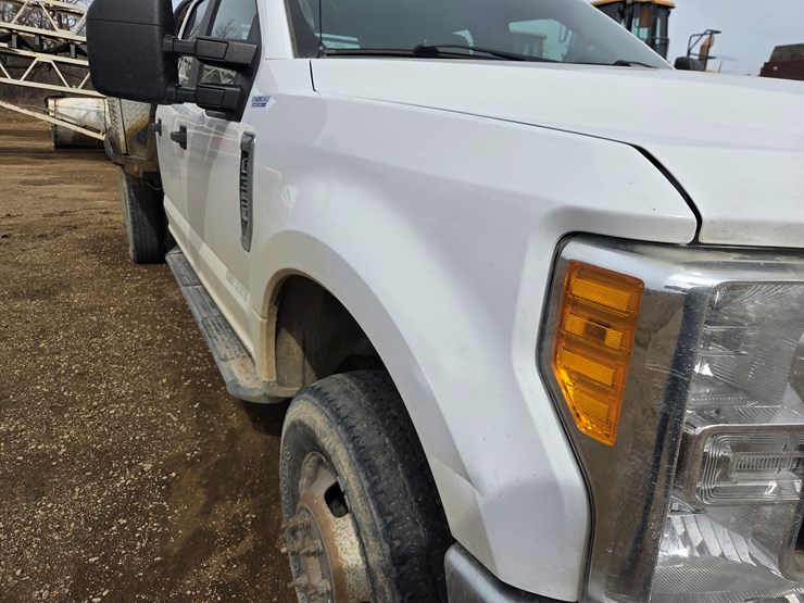 2017-ford-f350-image-11