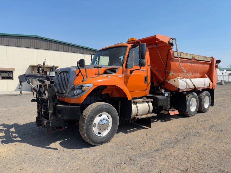 2012-international-7600-image-1