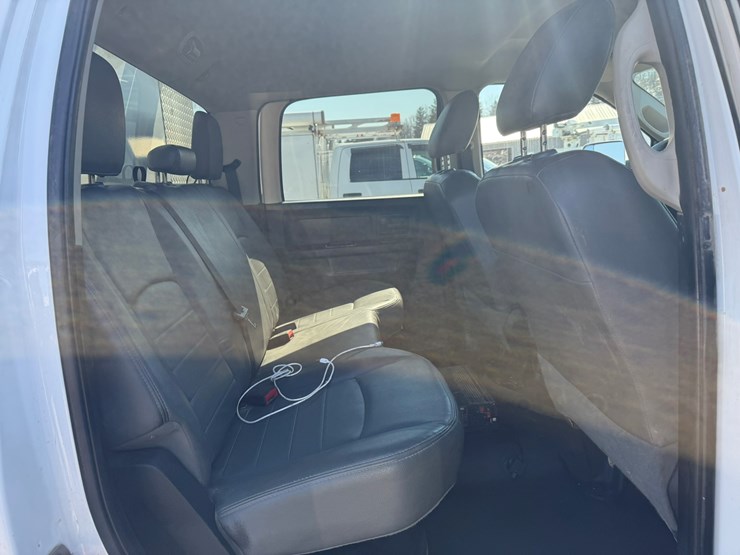 #2049-•-2015-ram-5500-heavy-duty-service-truck-image-31