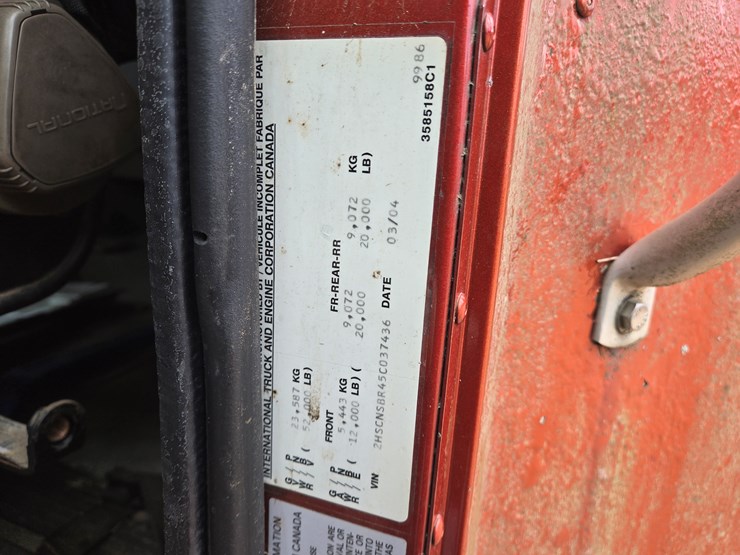#1515-•-2005-international-9400i6x4-sleeper-cab-truck-tractor-image-66