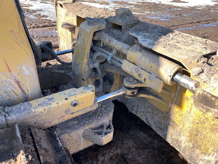 2011-caterpillar-d6k-image-22