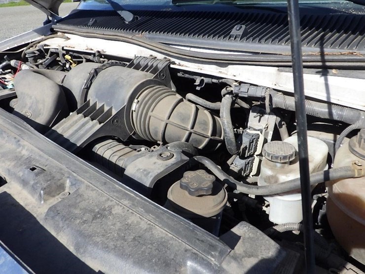 2013-ford-cargo-image-10