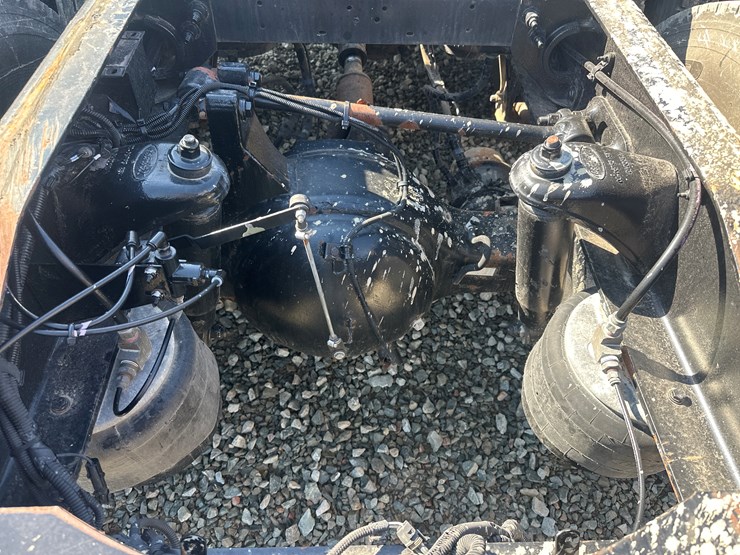 2013-peterbilt-365-image-82