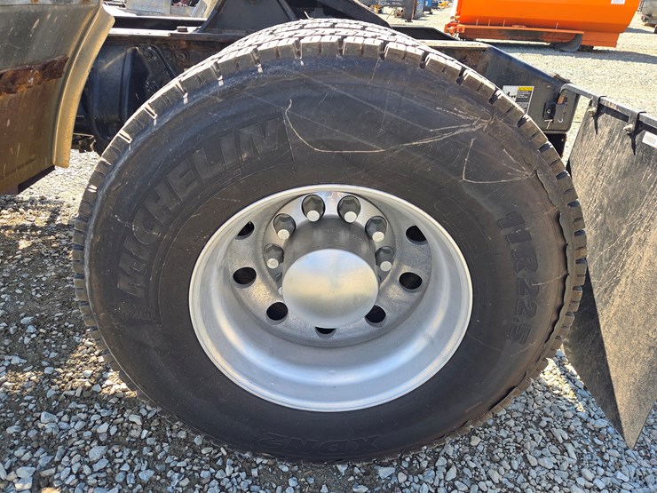 2013-peterbilt-337-image-63