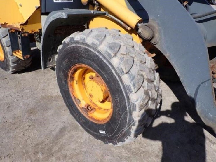 2011-deere-304j-image-52