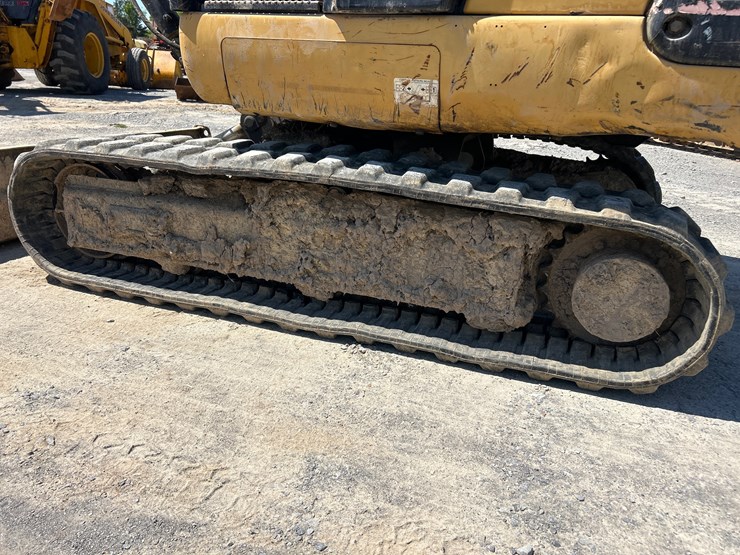 caterpillar-302.5-image-13