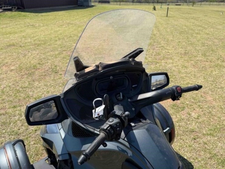 2018-can-am-spyder-rt-ltd-3-wheel-motorcycle-image-9