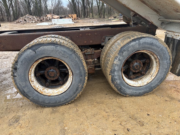 1997-ford-lt8000-image-92