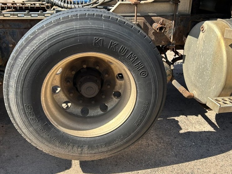 #1114-•-2005-western-star-tri-axle-heavy-haul-truck-tractor-image-77