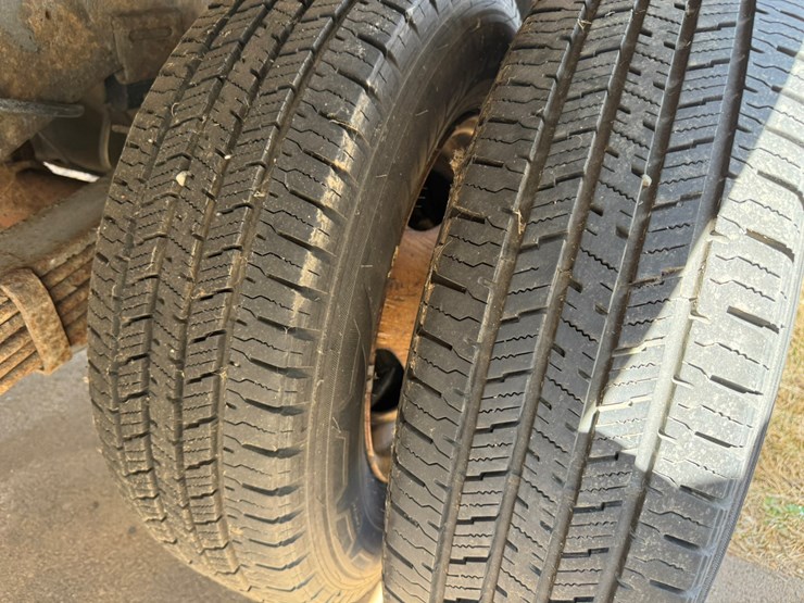 2010-ford-e350-image-41