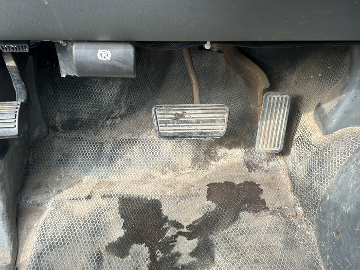 2004-chevrolet-3500-image-57