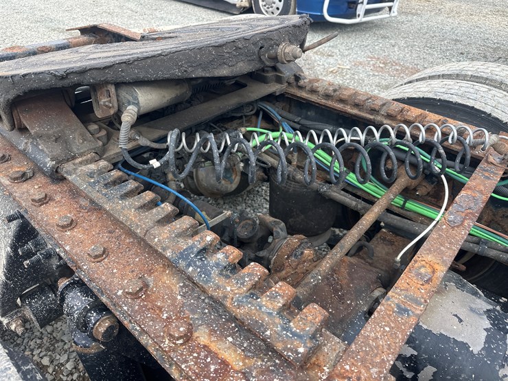 2017-massey-ferguson-8-image-26