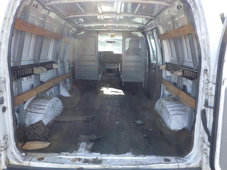 2013-ford-cargo-image-9