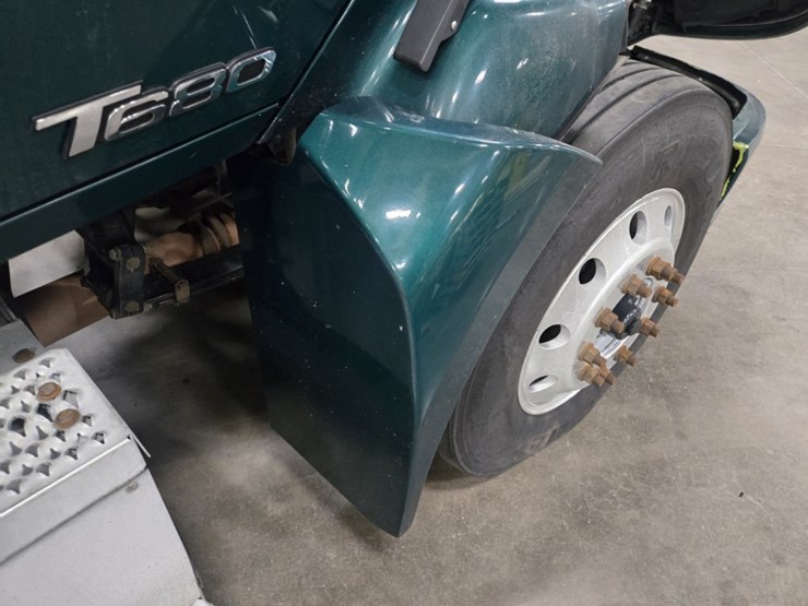 2017-kenworth-t680-image-14