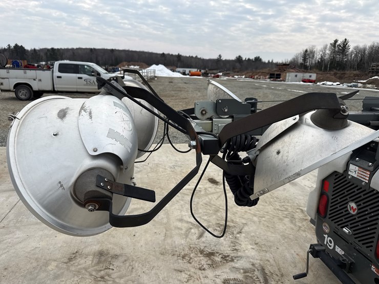 2015-massey-ferguson-8-image-16