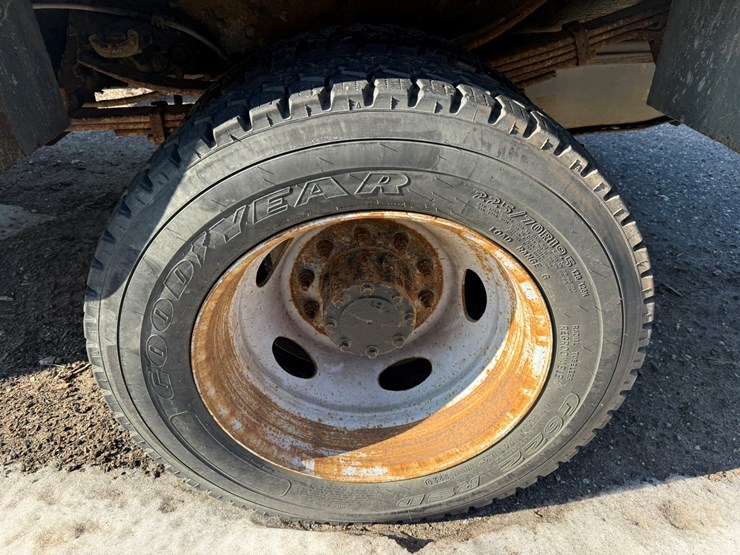 2012-ford-f550-xl-image-54