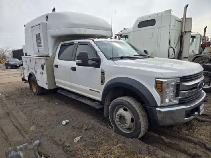 2018-ford-f550-xlt-image-2