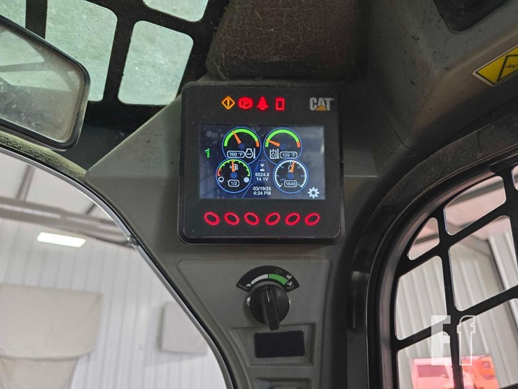 2021-caterpillar-242d3-image-21