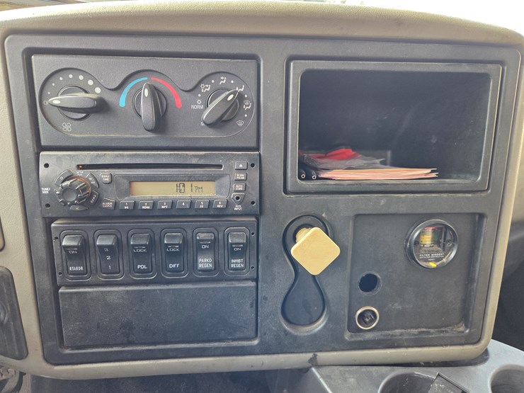 2012-international-7600-image-60