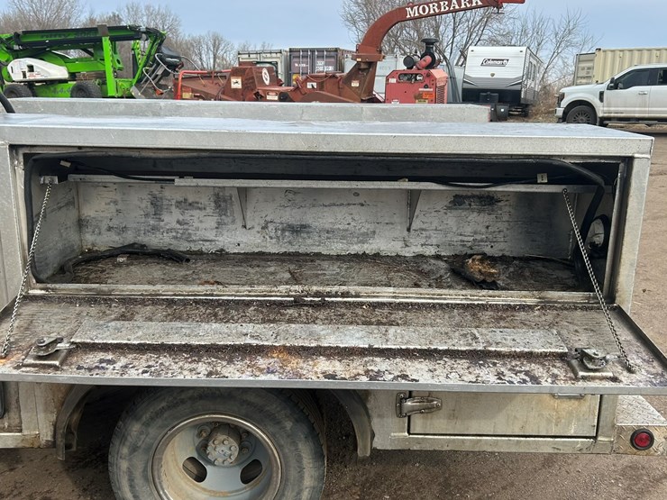 2004-chevrolet-3500-image-19