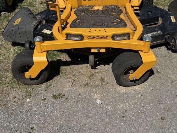 cub-cadet-ultima-zt2-zero-turn-mower-image-7