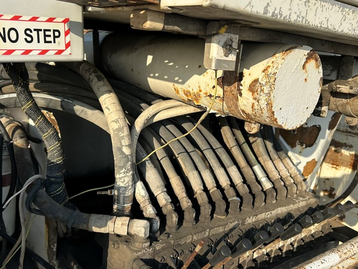 peterbilt-365-image-35