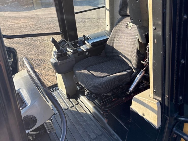 2008-caterpillar-953d-image-19